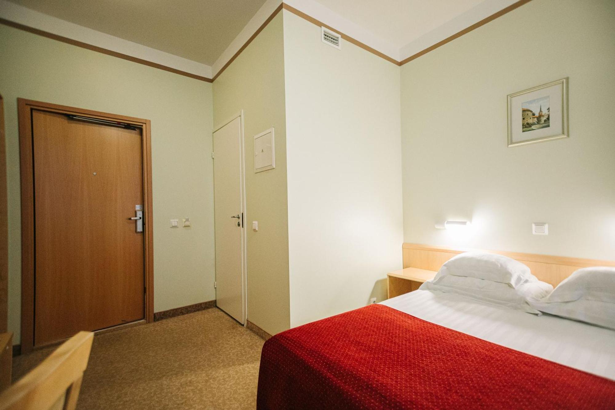 Rixwell Viru Square 3*